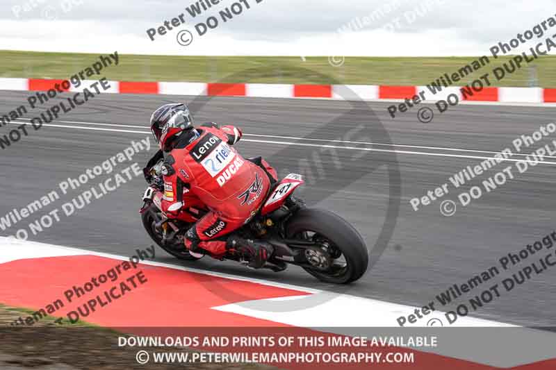 cadwell no limits trackday;cadwell park;cadwell park photographs;cadwell trackday photographs;enduro digital images;event digital images;eventdigitalimages;navarra;no limits trackdays;peter wileman photography;racing digital images;trackday digital images;trackday photos